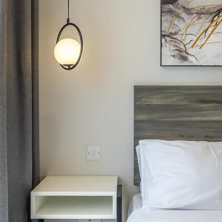 Apartman Well Located 12 With Kitchen And Backyard *