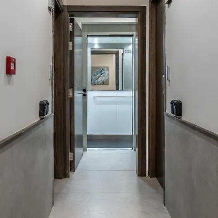 Apartman Well Located 12 With Kitchen And Backyard San Ġiljan