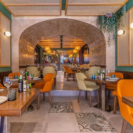 Well Located 12 With Kitchen And Backyard شقة *