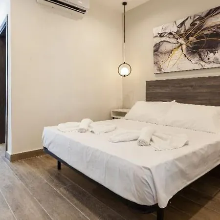 Well Located 12 With Kitchen And Backyard شقة سانت جوليان