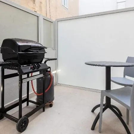 Appartamento Well Located 12 With Kitchen And Backyard