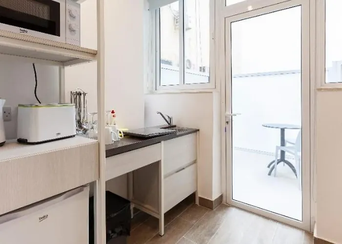 Διαμέρισμα Well Located 12 With Kitchen And Backyard Saint Julian's