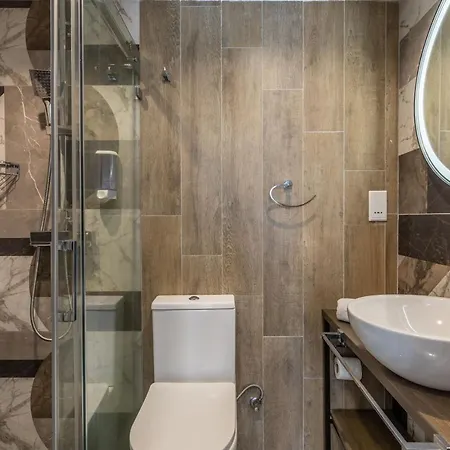 Well Located 12 With Kitchen And Backyard Apartment San Ġiljan