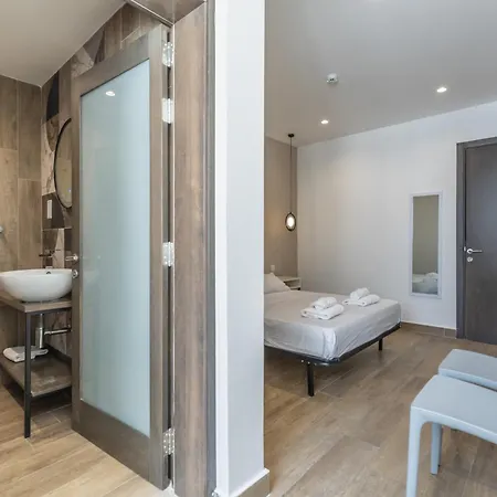 Well Located 12 With Kitchen And Backyard * San Ġiljan