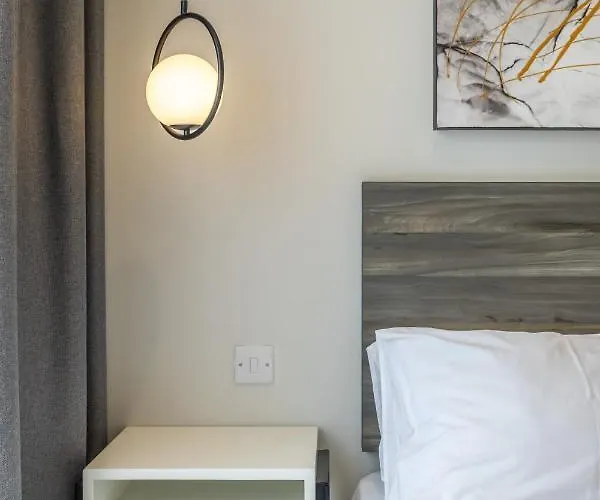 Апартаменты Well Located 12 With Kitchen And Backyard *